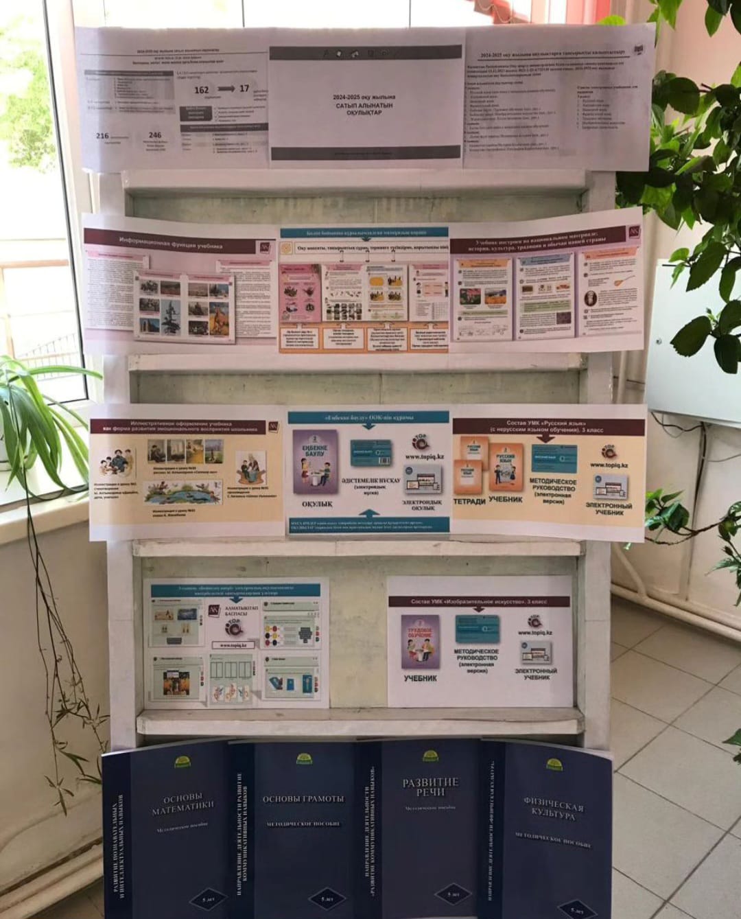 Әйелдер душындағы онлайн порно Мен күйеуіме пойызда минет жасаймын.